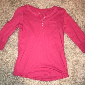 Cropped sleeve t shirt button half down